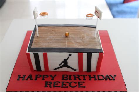 A Chicago Bulls Themed Basketball Cake Basketball Cake Chicago Bulls Birthday