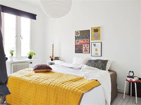 touch  yellow   bedroom  stadshem med bilder inredning