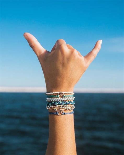 Pin By ♡𝒜𝓂ℯ𝓁𝒾𝒶♡ On Pura Vida ♥ Beach Bracelets Summer Bracelets