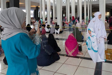 Survey Malaysian Women Agree Muslim Men Can Practice Polygamy — Benarnews