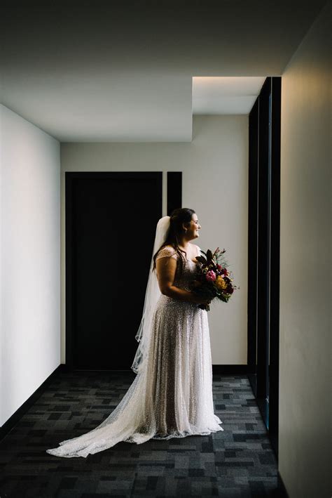 Year after year, the talented australian dress designer creates iconic sparkling gowns. Anna Campbell Sydney Second Hand Wedding Dress Save 40% ...