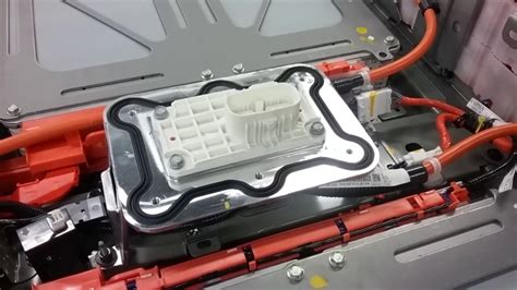 Inside The 40kwh Battery From A 2018 Nissan Leaf Youtube