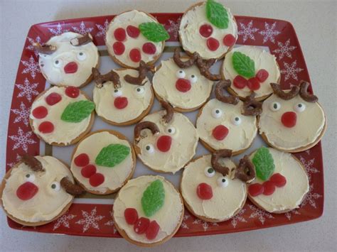 Pictures of decorated christmas cookies : Christmas Cookies (Made by Kids) Recipe - RecipeYum