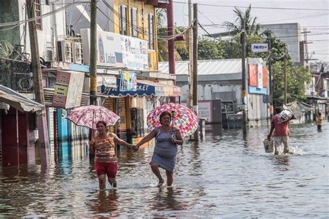 Several men, women, and children lost their lives. Más de 368.000 afectados por las inundaciones en México