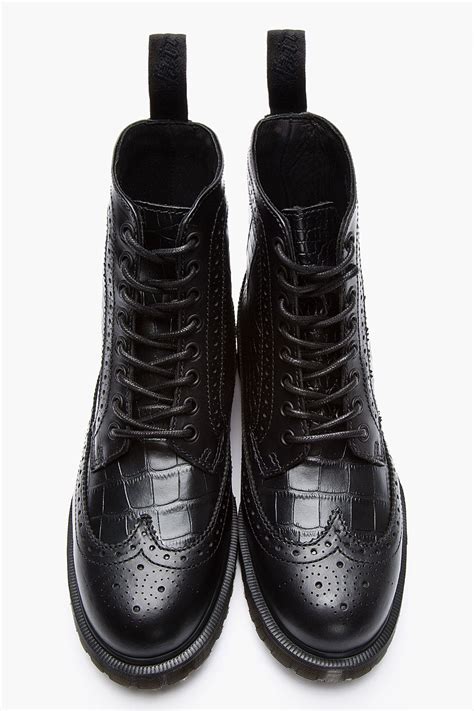 Dr Martens Black Leather Croc Embossed Marcus 8 Eye Brogue Boots メンズシューズ メンズブーツ 男性の靴 白い靴