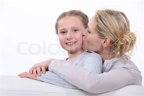 Mutter Küssen Ihre Tochter Stock Bild Colourbox