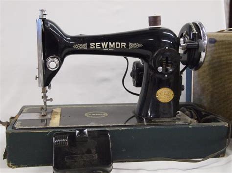 Singer Table Top Sewing Machine Sewmor 404