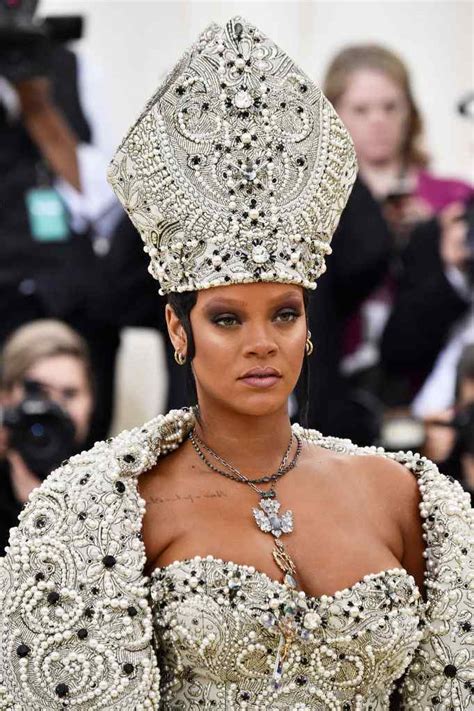 Rihannas Pope Dress Astonishes Met Gala Crowd