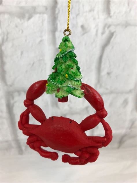 Beachcombers Red Crab Holding Christmas Tree Resin Ornament New