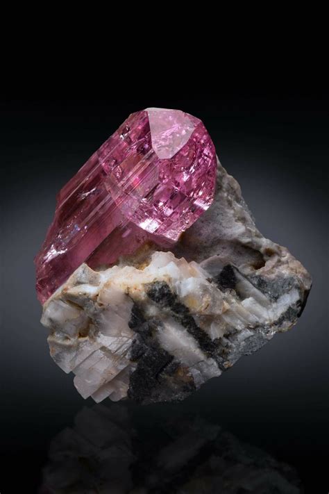 Pink Topaz From Katlang Pakistan Розовый топаз Горные породы и минералы Минералы