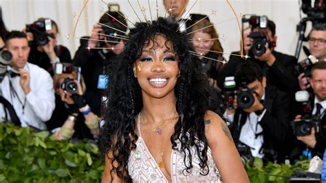 sza s ‘s hockey jersey is so iconic that fans demanded it become a part of the ‘sos merch