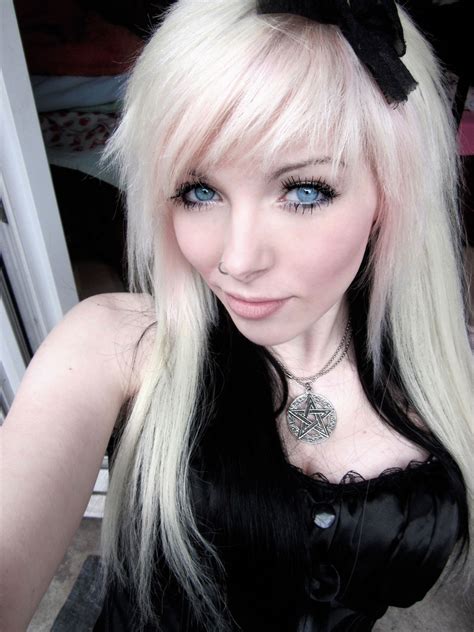 Emo Hairstyles For Girls - Get an Edgy Hairstyle to Stand Out Among the