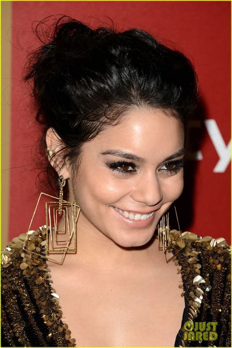 Smokey Eyes And Neutral Lips Makeup Vanessa Hudgens Golden Globes