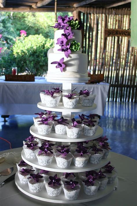 2 Tier Wedding Cake With Cupcakes