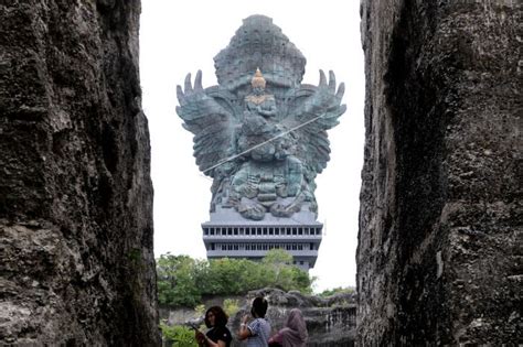 Legenda Garuda Wisnu Kencana Hingga Jadi Tunggangan D