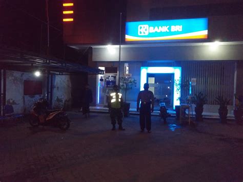 Lamongan, provinsi jawa timur, indonesia. Polsek Pucuk Polres Lamongan Bersama TNI Patroli Bluelight ...