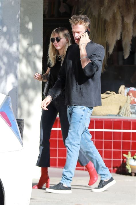 Miley cyrus splits with cody simpson. Miley Cyrus With Cody Simpson - Out for Lunch in LA 10/25 ...