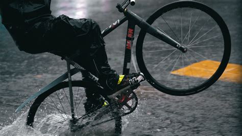 Fixed Gear Sf How To Ride Your Bike In The Rain Wheel Talk