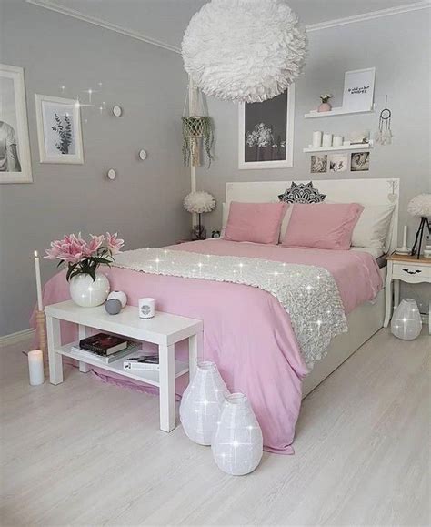 Here are ten small bedroom ideas and tips to help you create a bedroom space that may be small in square footage, but is big in style. Dang! I seriously fancy this color for these # ...