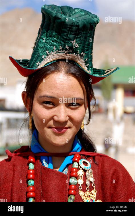 A Ladakhi Woman Wearing Traditional Ladakhi Dress In Ladakh Stock Photo