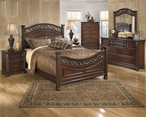 American woodcrafters genoa 6 piece king bedroom set the dump. Signature Design by Ashley Leahlyn King Bedroom Group ...