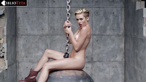 Miley Cyrus Desnuda En La Versi N Sin Censura De Wrecking Ball La Biblioteta