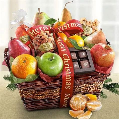 25 Themed T Basket Ideas For Women Men And Families 10 Christmas