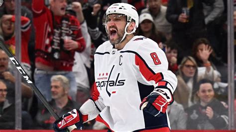 Alex Ovechkin Scores 800th Nhl Goal To Complete Hat Trick Yardbarker