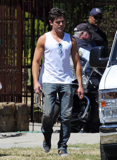 Zac Efron Shows Off His Guns On Townies Set Oh Yes I Am 9020 Hot Sex