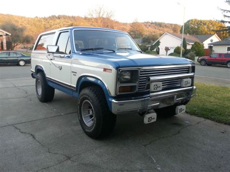 Ford Bronco Trucksuv 1982 Whiteblue For Sale 1fmeu15g4cla33202 1982