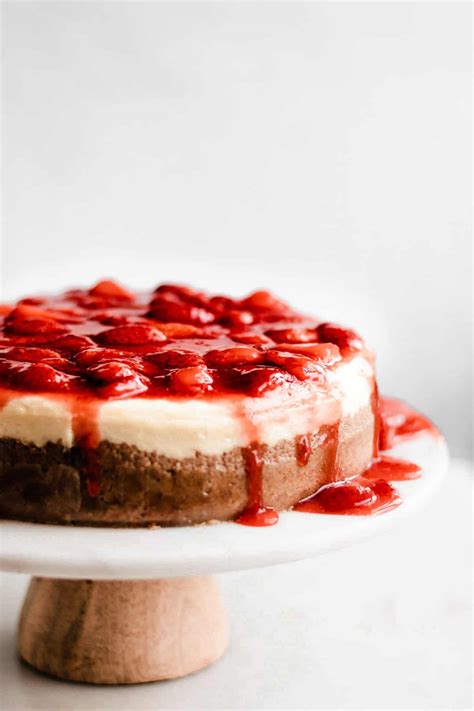 perfect classic cheesecake with homemade strawberry sauce blue bowl