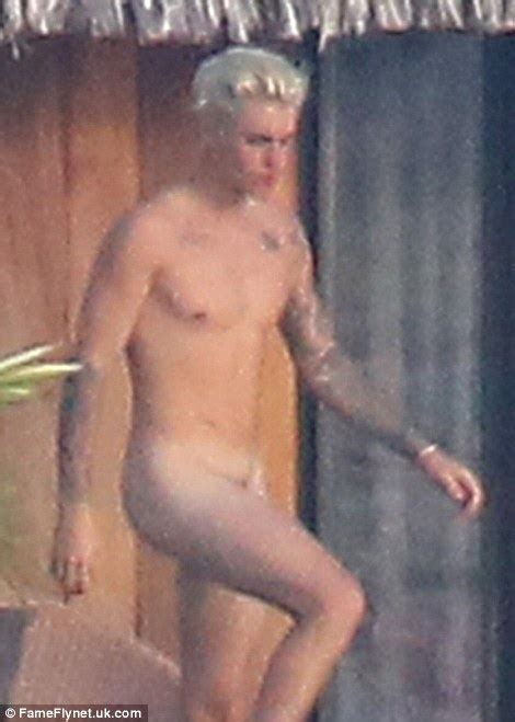 KATCHING MY I Justin Bieber Goes Full Frontal Naked In Skinny Dipping