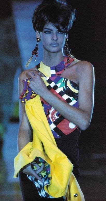Linda Evangelista Gianni Versace Springsummer 1991 Linda
