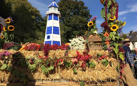 Es wird für die ernte gedankt und zwar wird gott für die gaben gedankt. Erntedankfest in Urdenbach - Antenne Düsseldorf