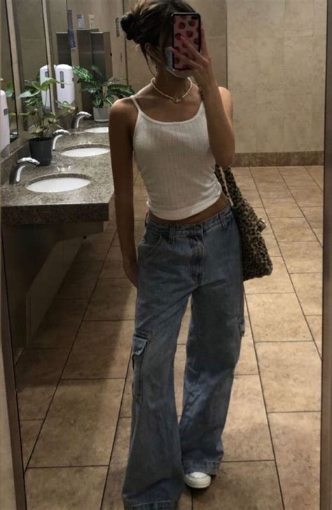 baggy jeans 90s fit in 2020 | Fashion inspo outfits ... Baggy pants outfit baggy sweatpants baggy tee baggy clothes cute lazy outfits retro outfits jean outfits trendy outfits street hijab fashion.