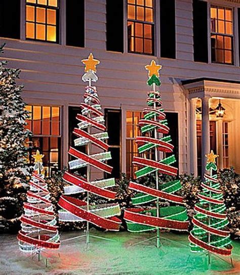 10 Best Christmas Yard Decorations