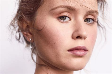 Sharp Objects Star Eliza Scanlen On Working With Greta Gerwig For