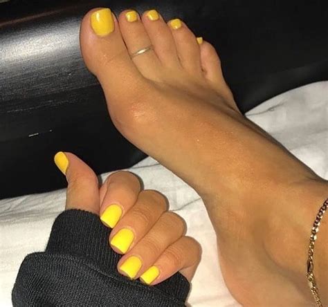 Pin By Envy On N A I L S Yellow Toe Nails Spring Break Nails