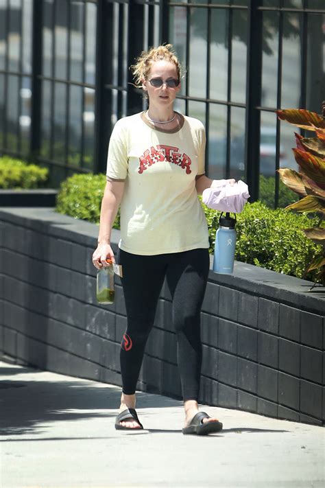 Jennifer Lawrence Style Clothes Outfits And Fashion • Celebmafia