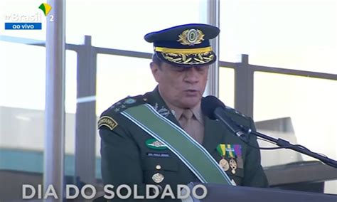 Em Evento Com Bolsonaro Comandante Do Exército Diz Que Militares Estão Sempre Prontos A