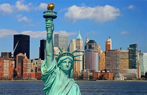 La Estatua De La Libertad En Nueva York El Viajero Feliz