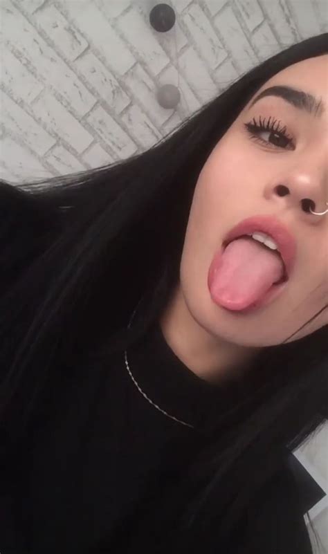 Pin By Xime Neri On Tumblr Girl Tongue Long Tongue Girl Pretty Girls Selfies