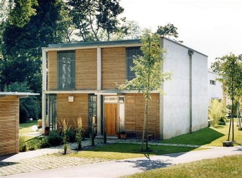 Haus am hang clever geplant. Neubau eines modernen Kubus Haus | Kubus haus, Haus, Bauhaus