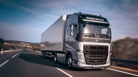 When you choose volvo trucks, you choose safety. Novo Volvo FH com I-Save | Volvo Trucks