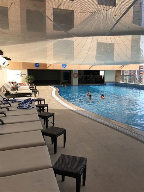 pool mercure hotel apartments dubai barsha heights dubai holidaycheck dubai vereinigte