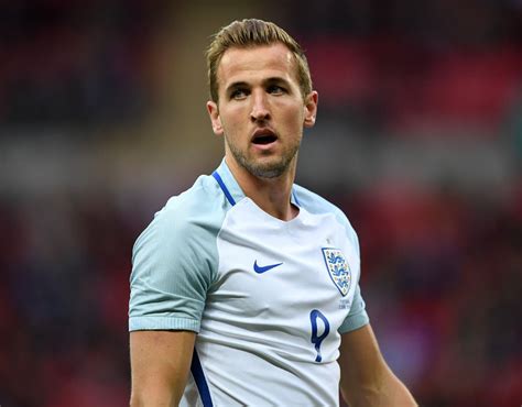 Harry kane is captain of england, he scores a lot of goals and he is about to star in his very own transfer saga. Twitter reacts to Harry Kane taking corners for England ...