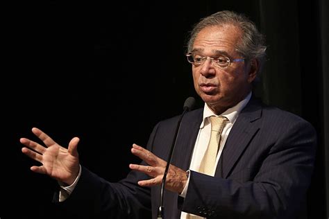 Atual ministro da economia no brasil. Paulo Guedes não gosta de servidor nem de pobre - NE Notícias