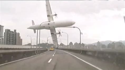 At Least 31 Dead After Plane Crashes Into Taiwan River Fox News