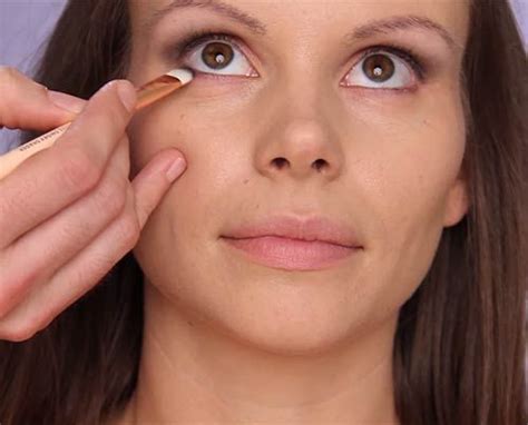Eyeshadow application for hooded or deep set eyes by marie_ella on vimeo, the home for high quality videos and the people who… How To Apply Makeup For Deep-Set Eyes in 2020 | Deep set ...