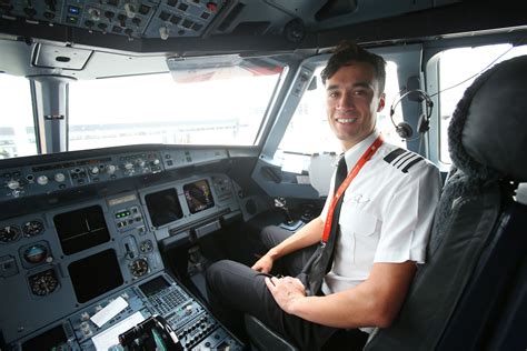 Jetstar's exclusive cadet pilot program attracts hundreds